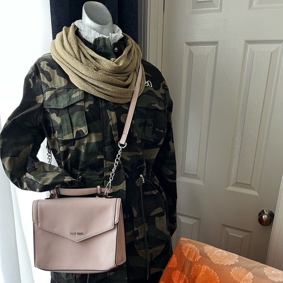 Accessories - Gold infinity scarf. New.